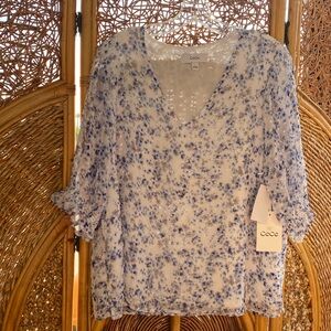 NWT CeCe Beautiful Blue Floral Print Blouse with Gathered Sleeves Size Large